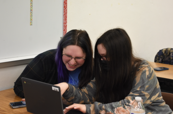 Sophomore Bethany Stephens (L.) and Freshman Sasha Jacobs (R.) bonding over journalism stories