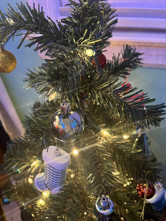 Lexington, KY. A Christmas tree decorated in November in a Lexington household.